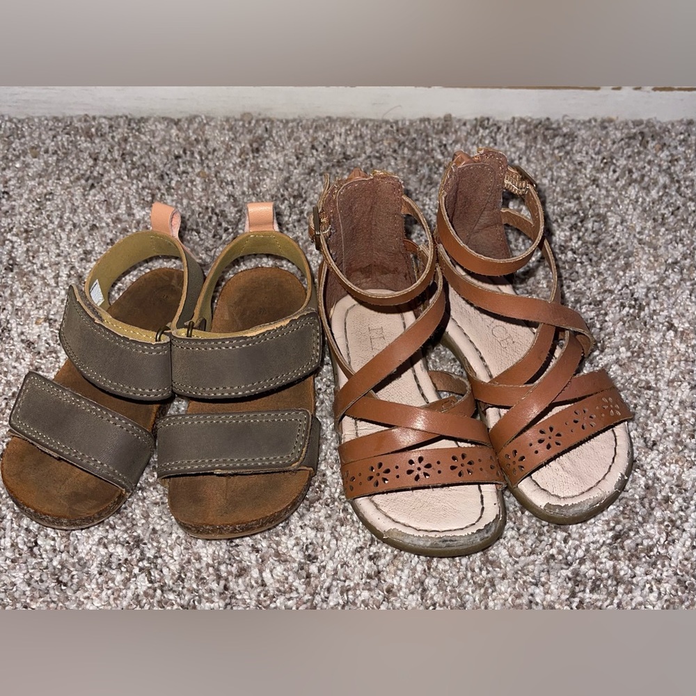 🍭BUNDLE - 2 Infant sandals in size 5C
